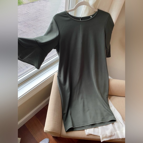 Pinkblush olive green ruffled sleeve fitted maternity dress - Picture 4 of 6